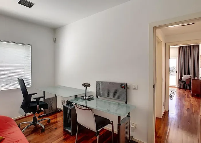 The White House - By Lovelystay *