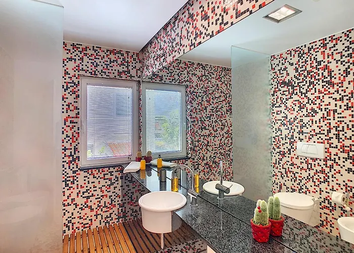 The White House - By Lovelystay