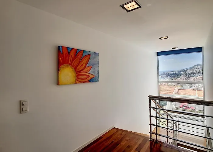 The White House - By Lovelystay