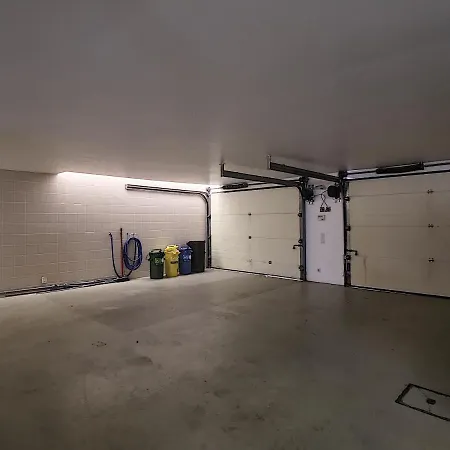 The White House - By Lovelystay *