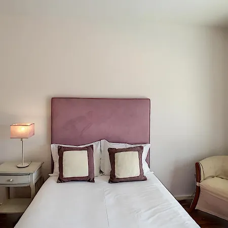 The White House - By Lovelystay