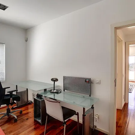 The White House - By Lovelystay *