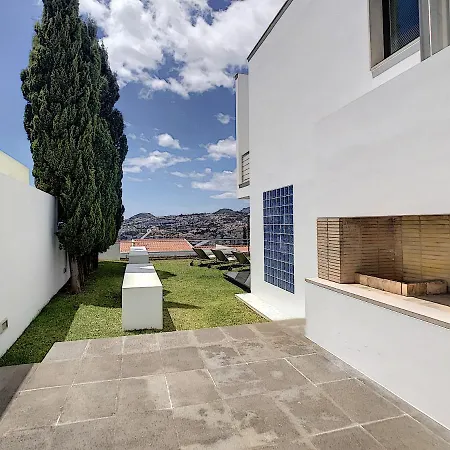 The White House - By Lovelystay Villa