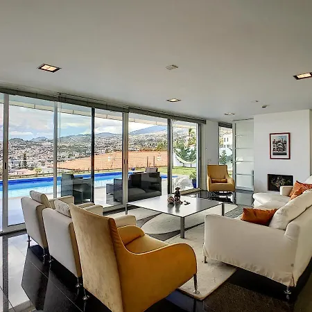 The White House - By Lovelystay