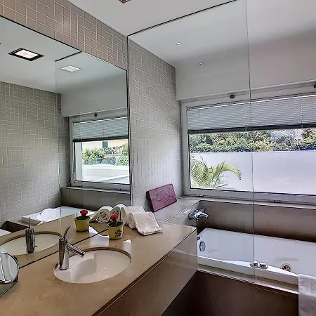 The White House - By Lovelystay Villa