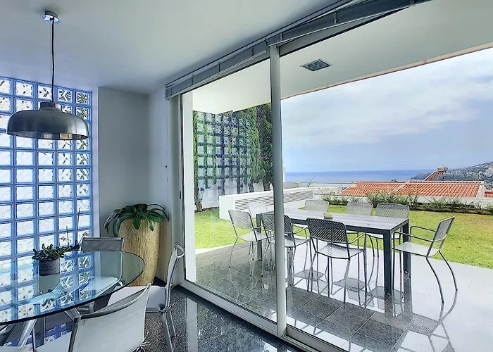 The White House - By Lovelystay Villa *