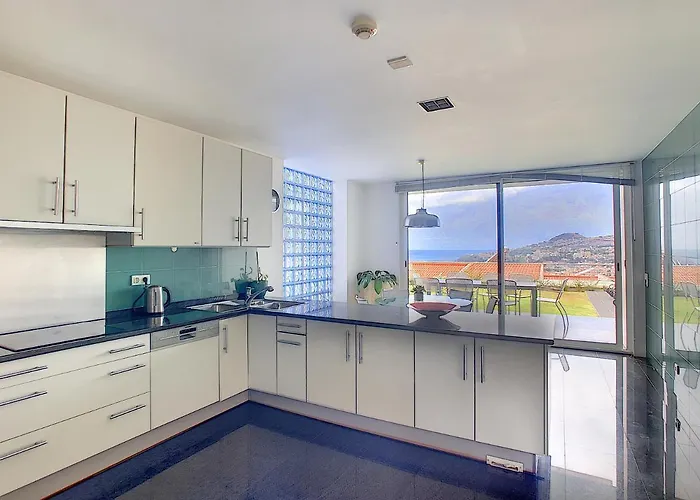 The White House - By Lovelystay